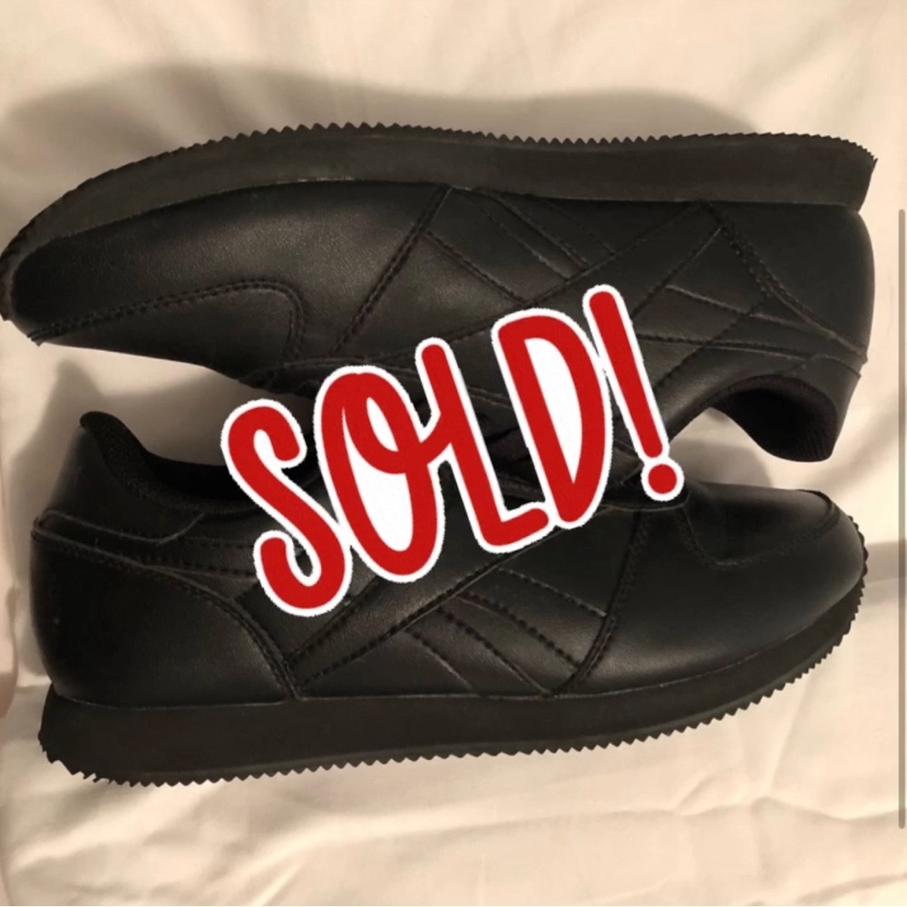 NWOT Reebok Old School Classic Leather Sneakers!
